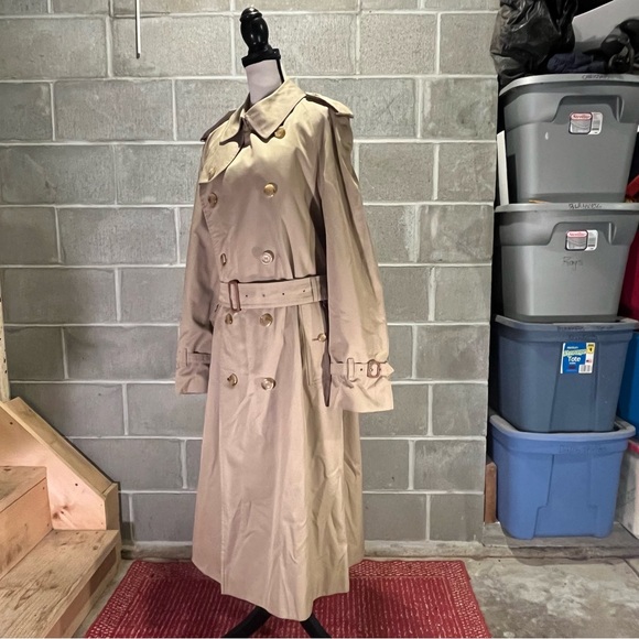 Burberry trench coat. - Picture 4 of 15